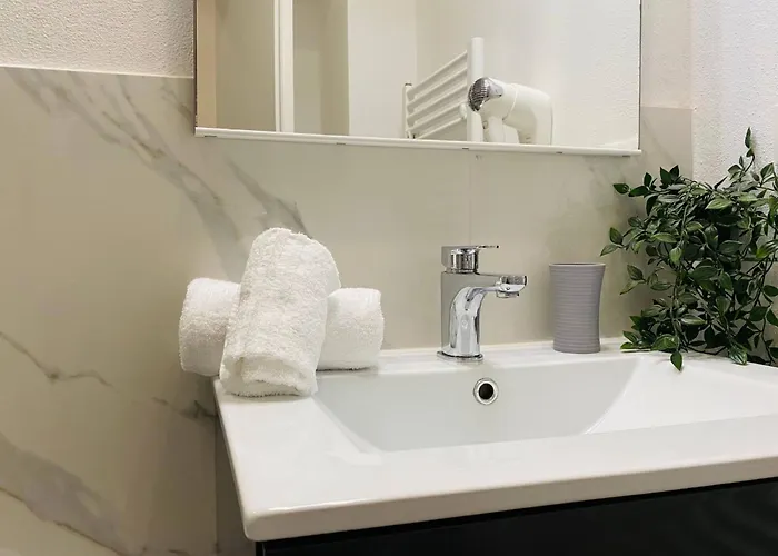 Charmante Mit Meerblick Und Garage By Interhome